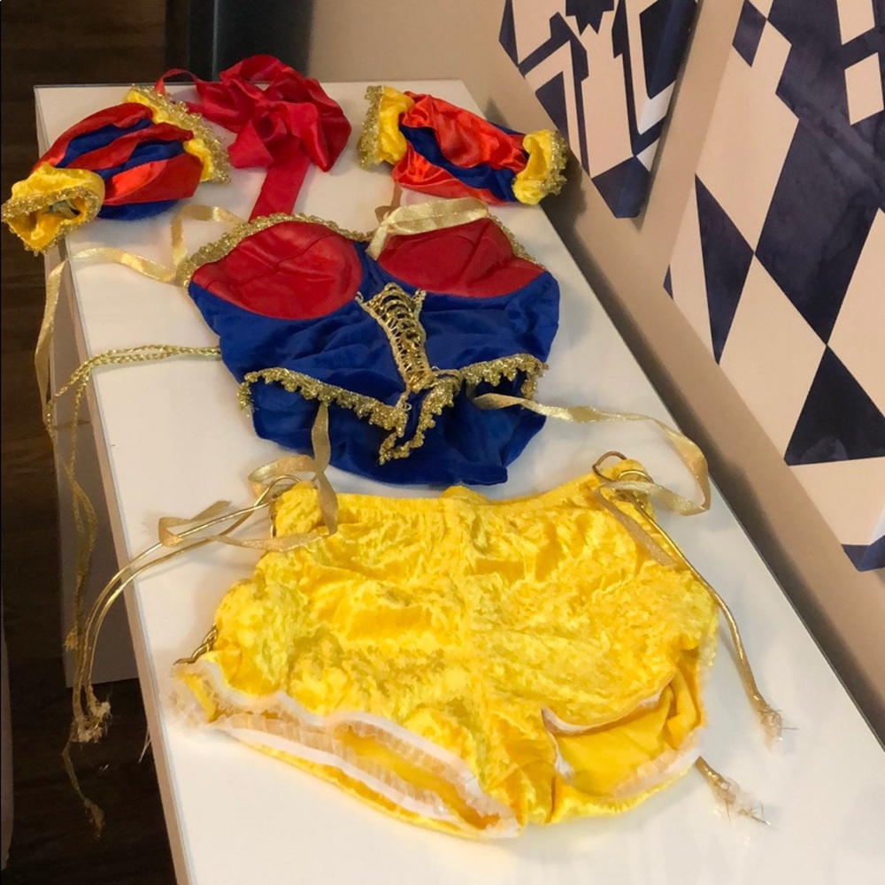 Snow White Halloween Costume